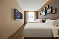 James Joyce Coffetel (Beijing Zhuxinzhuang Subway Station Wanda Plaza) - parking