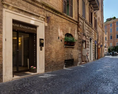 Hotel Rinascimento 鄰近加富爾廣場（Piazza Cavour）的酒店