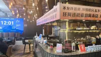 Howard Johnson Club - bar
