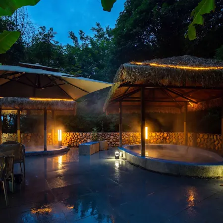 SERENUM Quiet Realm Parent-Child Private Hot Spring Homestay (Ya'an Bifengxia Branch)