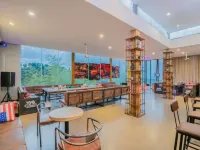 Longnan Qianxin Town Mountainside Hot Spring Resort Hotel - bar