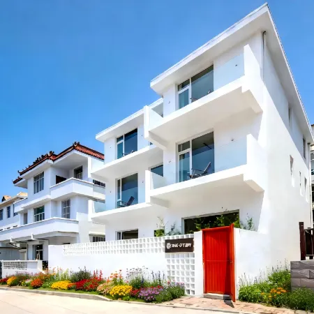 Floral Hotel· Xixia Qingye Hotel(Grape Beach Beach Branch)