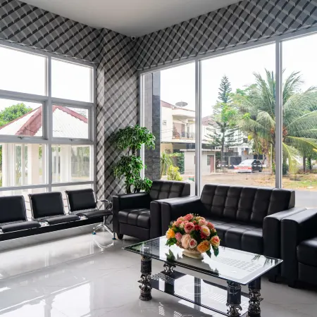 RedDoorz Plus Near Teras Kota 3