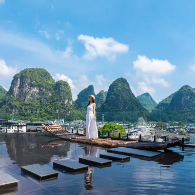 Yangshuo Yueman Jinglu Resort Hotel (West Street Lijiang Branch) โรงแรมใกล้ถนนตะวันตก