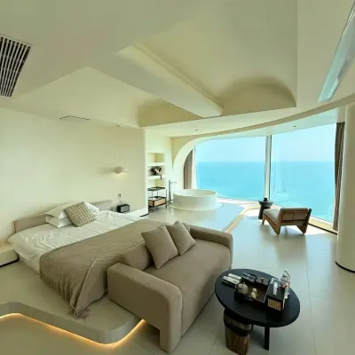 Yunqi Haiju Homestay (Sanya Bay Coconut Dream Corridor) Hotels near 金鸡岭公园