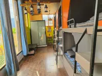 Third Pole International Youth Hostel (Baisha Old Town) - parking