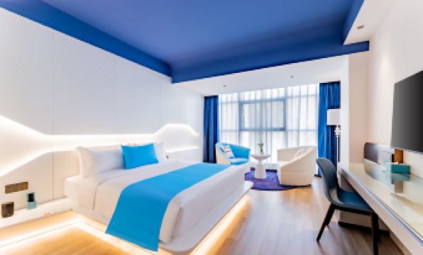 Lanou International Hotel, Hong Kong Middle Road, May Fourth Square, Qingdaoh Square, Qingdao