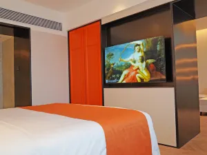 Zhaotong Purple Light Hotel