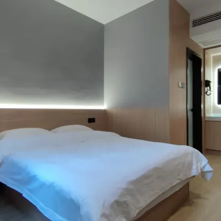 Yingtan Siji E-sports Homestay (Xinghe)