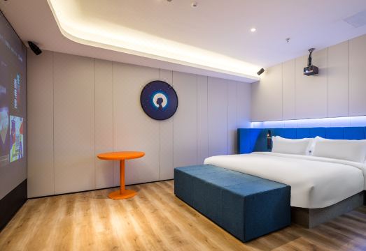 4. 모유 영화 호텔..