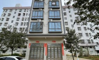 Berlin Apartment (Zhanjiang Mazhang Station Shop)