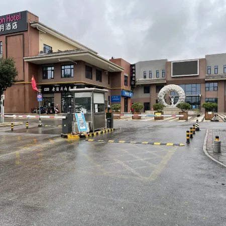 Moon Hotel