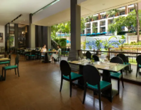 布吉卡塔阿維斯塔諾富特酒店度假村