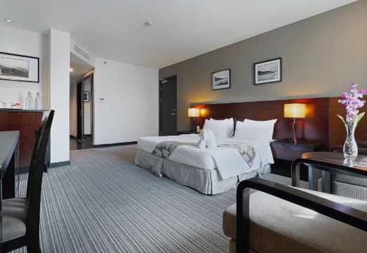 호텔 식스티3의 편리한 로비 및 체크인 구역