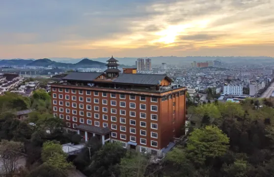 羅平曦城假日酒店