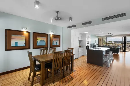 The Boathouse Apartments Отели в г. Фламетри