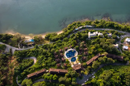 Supalai Scenic Bay Resort & Spa Phuket Отели рядом с достопримечательностью «Bang Rong»