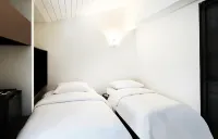 Hotel 498