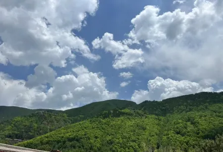 Baiyun Temple Chanxin U Miye Designer Qishe (Wutai Mountain Scenic Spot Branch) Отели рядом с достопримечательностью «Baiyun Temple»