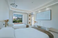 North Latitude 21°C Smart Hotel (Jinghong Peacock Lake Branch) -  Gaming & Esports