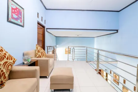 Nabhan Homestay Отели в г. Purworejo