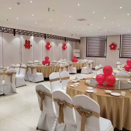 Xinlong Hotel Отели в г. Фэньян