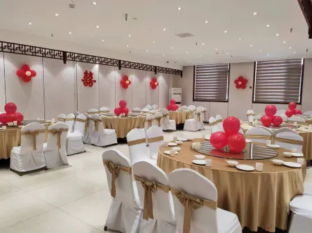 Xinlong Hotel Отели рядом с достопримечательностью «Jiajiazhuang Folk Customs Zoo»