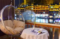 Yueying Tuojiang Riverview Homestay(Phoenix Ancient City)