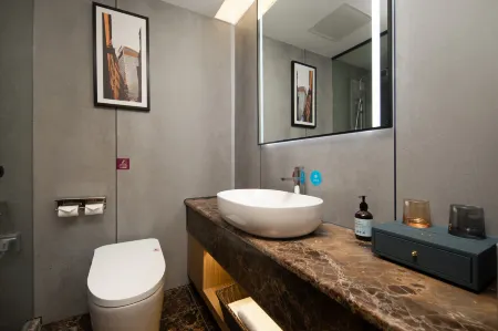 Wyndham La Quinta (Qionghai Yinhai Road)