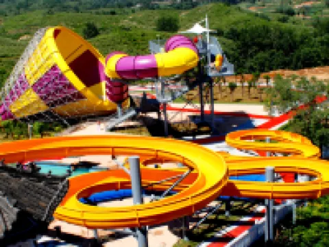 河北省白鹿温泉ホテル 平山のホテル