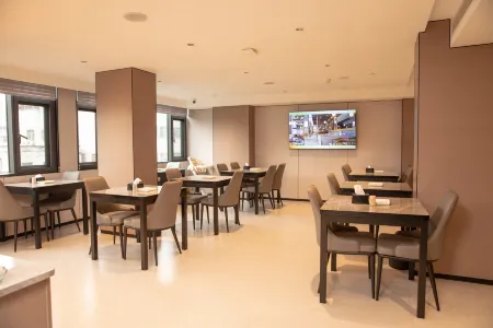 Fuli Hotel (Huangshi Avenue Clock Tower Pedestrian Street) Отели рядом с достопримечательностью «Hubei Normal University»