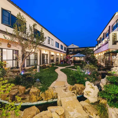 Yun He Ye Bo Hotel (Wuxi Lingshan Grand Buddha Nianhua Bay) Hotels near Xiangyuehua Street