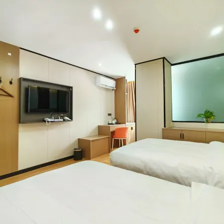Lan Feng Hotel (Ethnic Specialty Food Street International Convention and Exhibition Center)