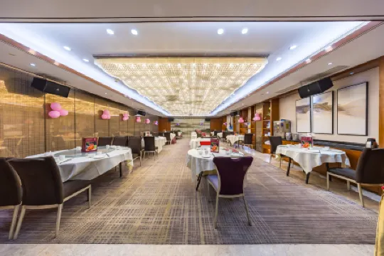 New Runhua Hotel (Shenzhen Guangming Station Hongqiao Park Subway Station) Отели рядом с достопримечательностью «Guangming Mass Sports Center»