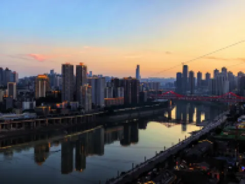 光致·拾鎏雲端江景電競酒店