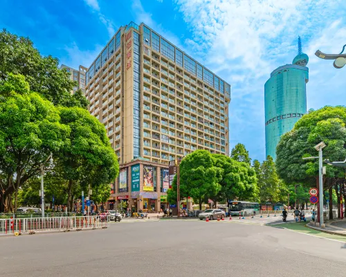 Xiyue Art Apartment (foshan Zumiao Lingnan Tiandi Zumiao Subway Station Branch) Hotels near NOVA