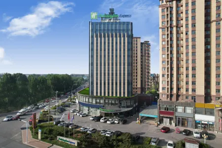 Holiday Inn Express Linyi West Отели рядом с достопримечательностью «Linyi University»