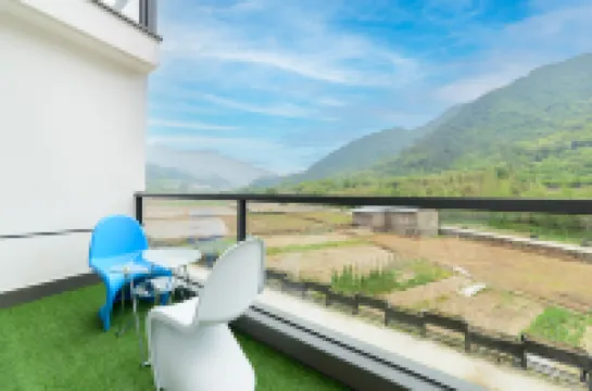 Tonglu Mountain Yuqi · Quye VILLA Team Building Roaming Vacation Meisu (Maoping Village Store) Hotels near Shishe Village