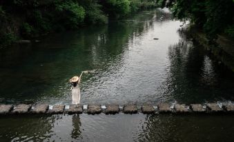 Hangzhou Luqishanju·Summer Starry Sky Pool Resort