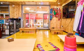 Jiatinglv Hotel (Changbai Mountain Gaoshan Garden)