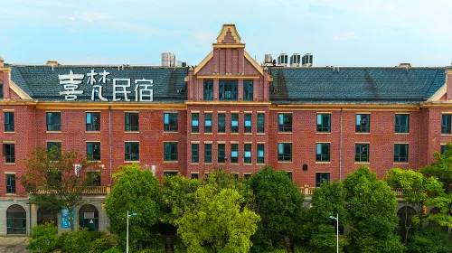 Xifan Homestay (Wuhu Fangte Fantasy Kingdom Dongfang Shenhua)