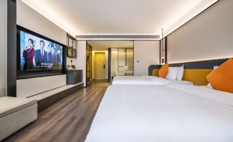 Mei Ling Holiday Hotel (Wanda Plaza Liupanshui Liupanshui Railway Station Store)