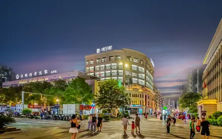 Zhongya Wuma Hotel (Wenzhou Wuma Pedestrian Street) Отели рядом с достопримечательностью «Wenzhou Vocational College of Science & Technology (West to Wenzhou Bureau of Land and Resources Lucheng Branch)»