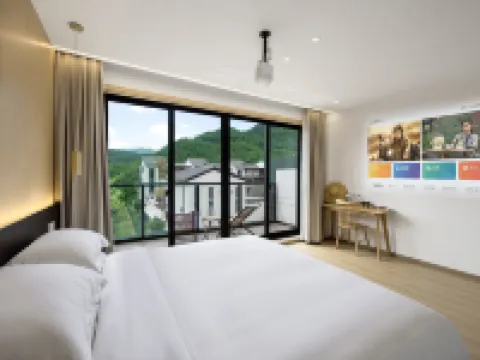 A pillow cloud · Pure oxygen in the cloud mountain top pool vacation beautiful stay 安吉のホテル