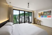 A pillow cloud · Pure oxygen in the cloud mountain top pool vacation beautiful stay Hotels near Sky Land