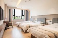 Yining Qiziyuan Hotel (Yining Railway Station) Hotels near Yining Railway Station