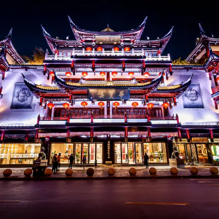 Qianshi Apartment (Shanghai Yuyuan Subway Station Branch)