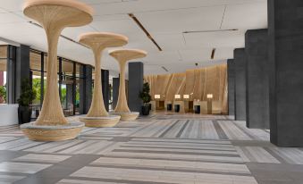 6. Courtyar..