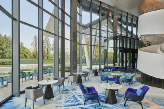 Crowne Plaza SHANGHAI SNOW WORLD by IHG Отели рядом с достопримечательностью «Underground Plaza»