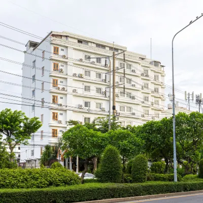 Collection O Howard Square Boutique Hotel Hotels near Ratburana Pier
